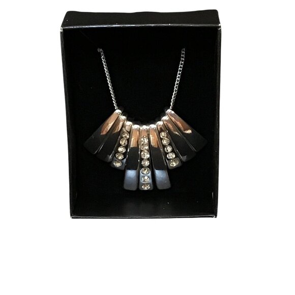 Avon Modern Embellished Necklace Earring Gift Set Silver Tone (1556-A-B) - Picture 3 of 6